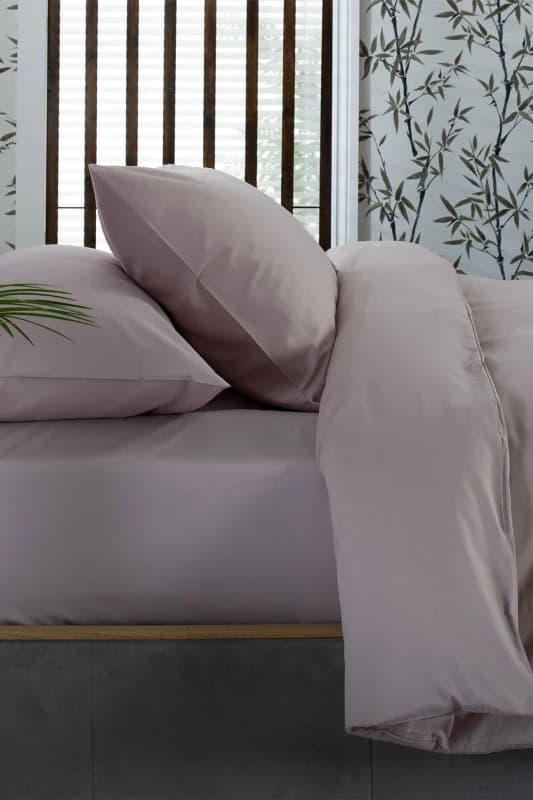 The Lyndon Company The Lyndon Company 200 Thread Count Sateen Oxford Pillowcase in Pink Pink One Size Unisex 5054990057327