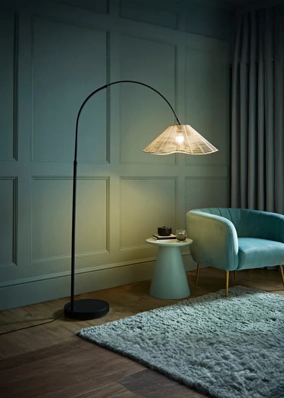 ValueLights Louis Black Arched Curved Floor Lamp with Natural Wicker Tapered Lamp Shade Natural
