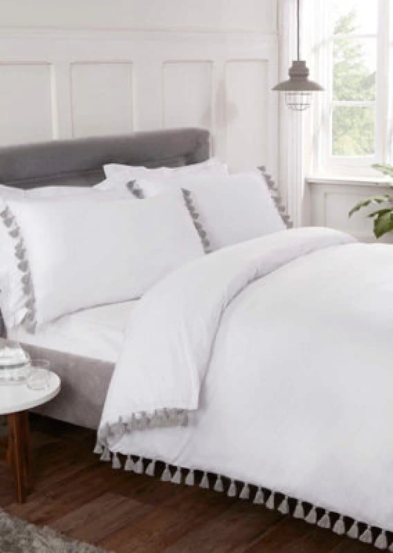 Rapport Home Tassel Polycotton Duvet Cover Set With Pillowcase in White Size: Single White Unisex Single