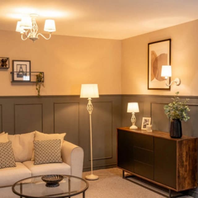 ValueLights Memphis Traditional Cream 3 Way Ceiling Light Cream