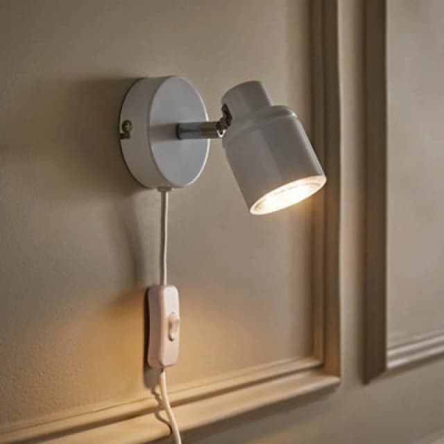 ValueLights Benton White IP44 Wall Light With Cable Plug White