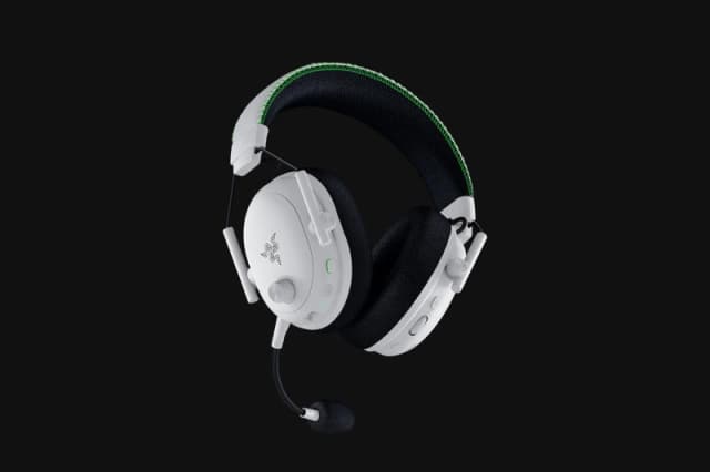 Razer Razer BlackShark V3 Pro Headset Wired & Wireless Head-band Gaming USB Type-A Bluetooth White RZ04-05400400-R3M1