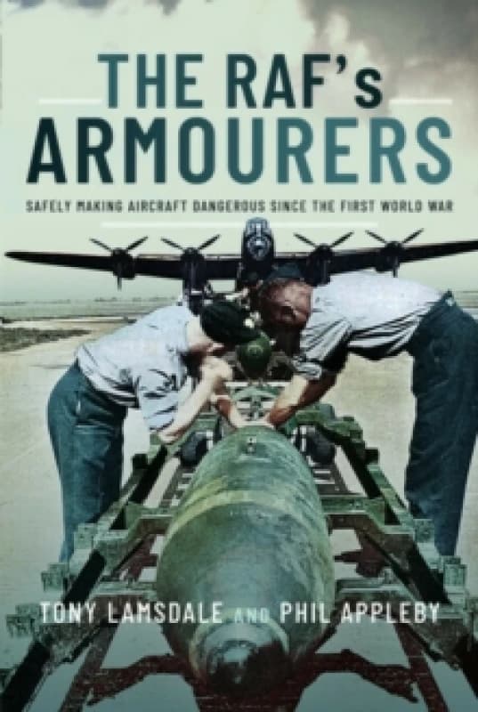 The RAF's Armourers : Safely Making Aircraft Dangerous Since the First World War Paperback / softback