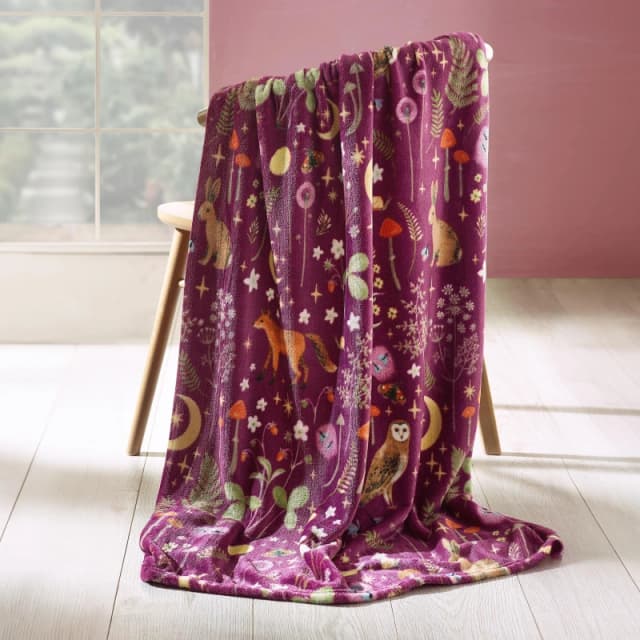 Catherine Lansfield Catherine Lansfield 'Enchanted Twilight Animals' Cosy Fleece Blanket Throw in Plum Size: 130cm x 170cm Plum 130cm x 170cm Unisex