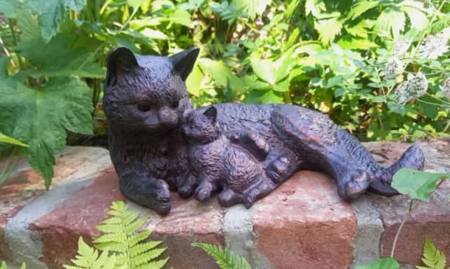 Inspirational Gifting Cat & Kitten Sculpture Figurine - Mother Cat Cuddling Baby Kitten in Bronze Bronze Unisex