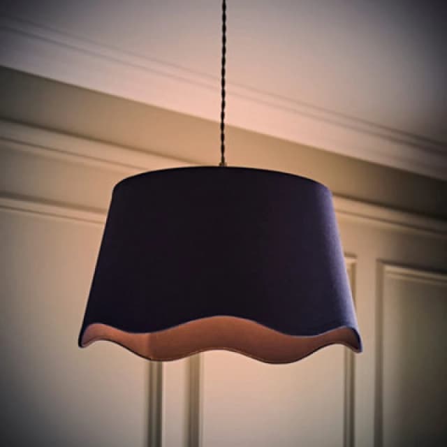 ValueLights ValueLights Mabel Linen Large 30cm Scallop Edge with Trim Lamp Shade with Bulb in Navy Navy One Size Unisex 5059406069840