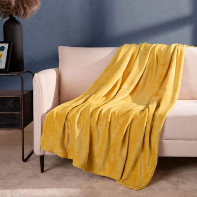 OHS OHS Ultra Soft Flannel Fleece Throw Blanket in Mustard Size: 150cm x 200cm Mustard 150cm x 200cm Unisex 5027434131327
