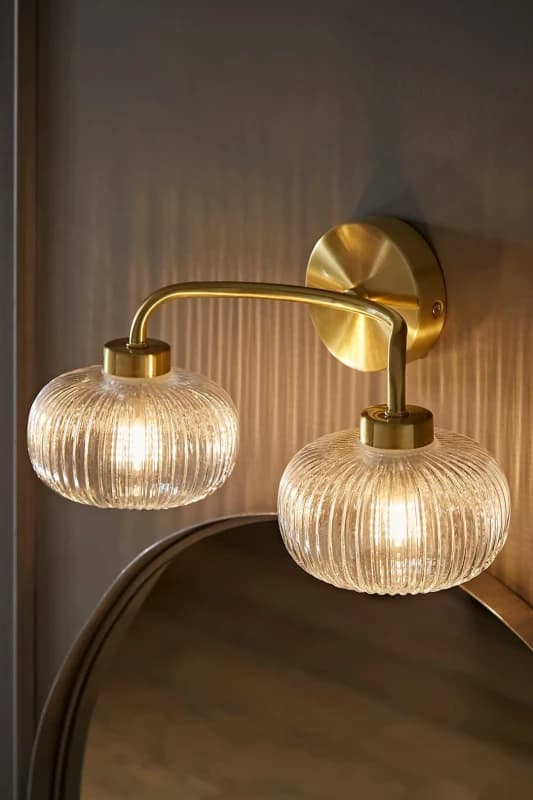 ValueLights Amaia Gold IP44 Bathroom 2 Way Clear Ribbed Glass Wall Light with LED Bulbs Gold unisex