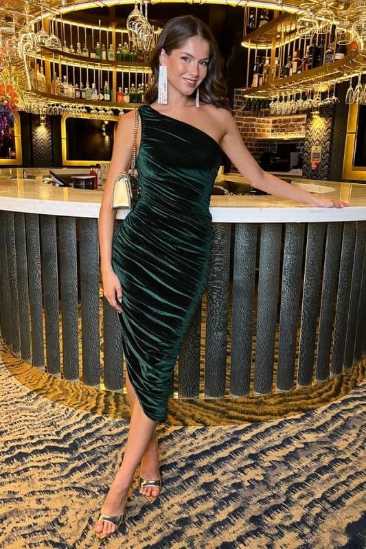 AX Paris Womens Green Velvet One Shoulder Asymmetric Hem Ruched Midi Dress Size: 8 Green Female 8
