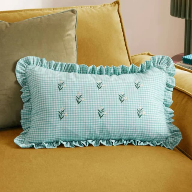 Furn Les Petite Fleurs 100% Cotton Gingham Ruffle Cushion in Green Size: 30cm x 50cm Green Unisex 30cm x 50 cm