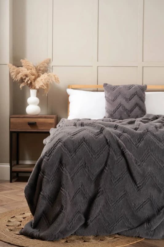 BHS Cheveron Throw in Charcoal Charcoal Unisex