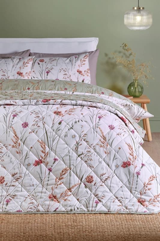 Catherine Lansfield Catherine Lansfield 'Brushed Grasmere Floral' Cotton Reversible Quilted Bedspread in Green Green One Size Unisex 5057681189628