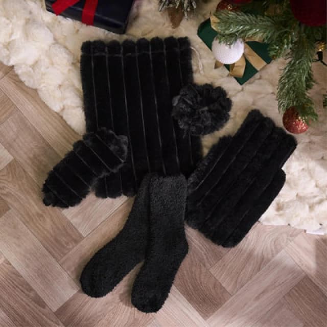 OHS OHS Ribbed Faux Fur Hot Water Bottle Gift Set in Black One Size Unisex 5027434220311