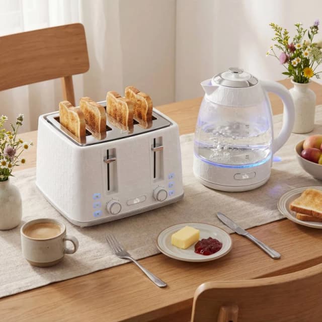 HOMCOM Kettle & Toaster Set with Strix Thermostat, Crumb Tray, Cream Cream Unisex