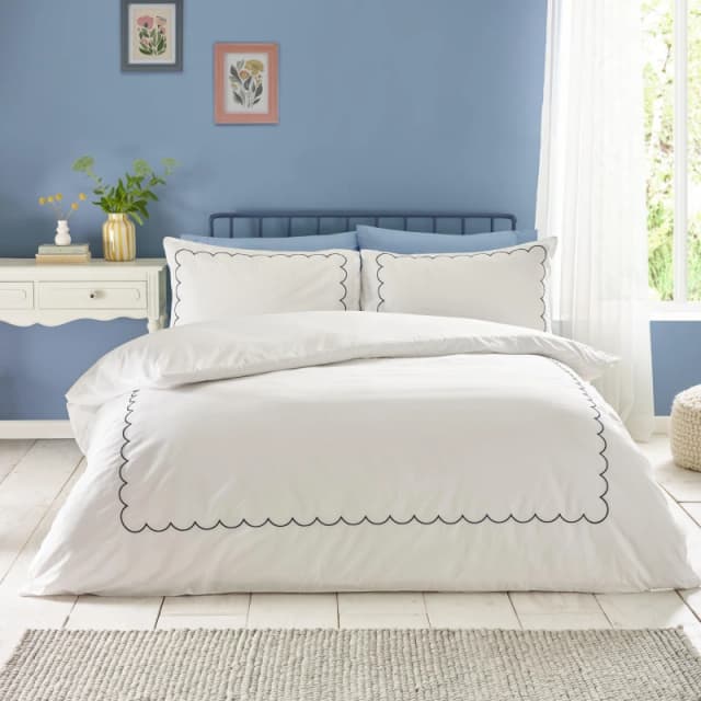 Catherine Lansfield Scallop Border Embroidered Duvet Cover Bedding Set White Navy