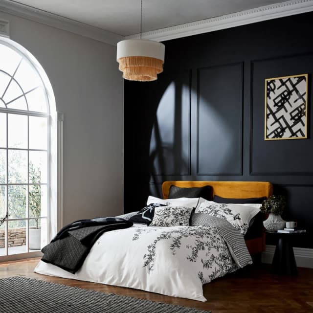 Ted Baker 'Elegnce Floral Border' Duvet Cover Set in Black Size: King Black King Unisex 5016709719155