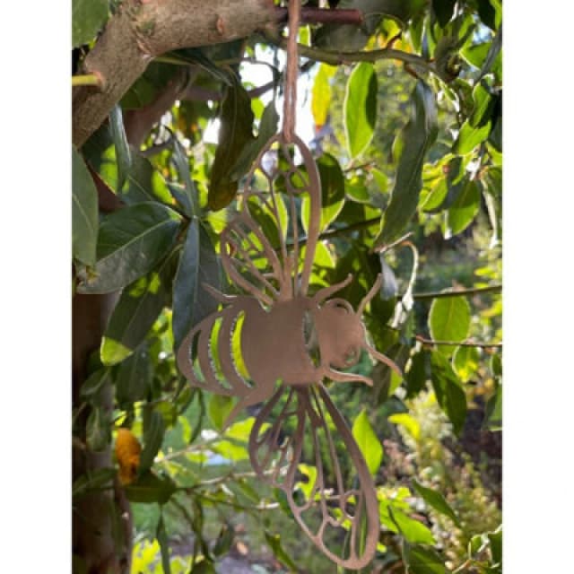 Poppy Forge Hanging Folded Wings Bee Garden Art - Bare Metal/ready To Rust - W15 X H10 Cm