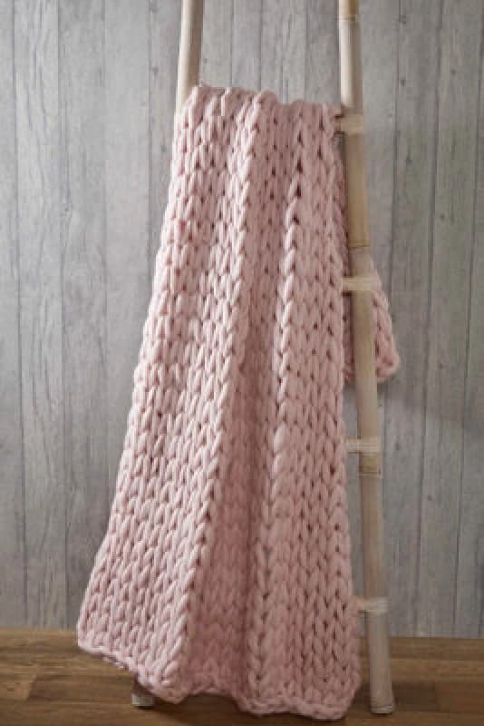 Smart Living Smart Living Chunky Hand-Knitted Soft & Cosy Throw Blanket 120x150cm in Pink Size: 120cm x 150cm Pink 120cm x 150cm Unisex 06570393163