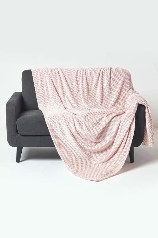 Homescapes Mora Faux Fur Velvet Throw in Pink Size: 200cm x 230cm Pink Unisex 200cm x 230 cm
