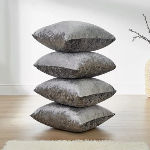 OHS OHS Luxury Crushed Velvet Set of 4 Filled Cushions and Covers in Silver Silver One Size Unisex 5027434173839
