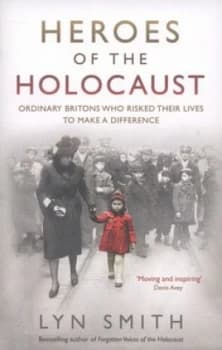 Heroes of the Holocaust by Lyn Smith Paperback
