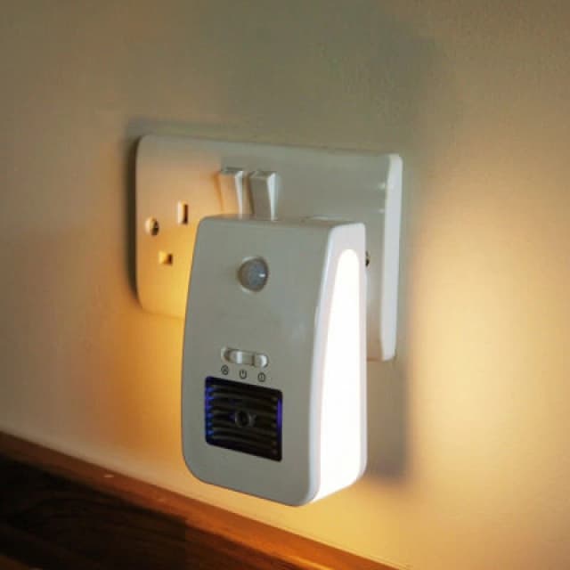 Night Light Air Purifier - 14 Lumen Odour Removing & Motion Detecting Light With 12 Leds For Bedrooms, Kitchens, Hallways