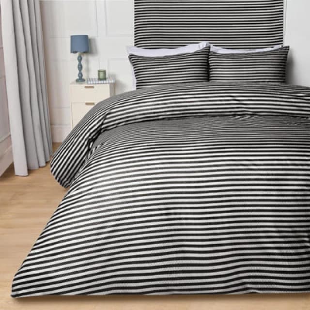 OHS OHS Waffle Embossed Stripes Reversible Duvet Cover with Pillowcase in Black Size: Super King Black Super King Unisex 5027434221387