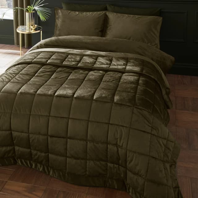 Catherine Lansfield Catherine Lansfield 'Kingsley Matt Velvet' Quilted Bedspread in Olive Olive One Size Unisex 5057681154756