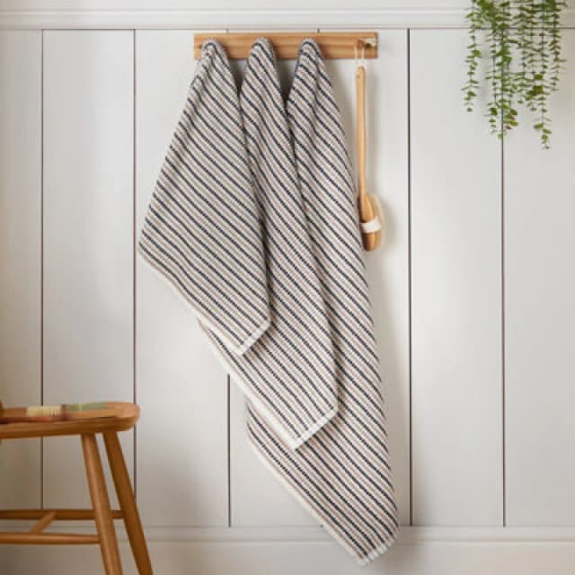 Catherine Lansfield Rice Weave Stripe Cotton 100X150Cm Bath Sheet Grey