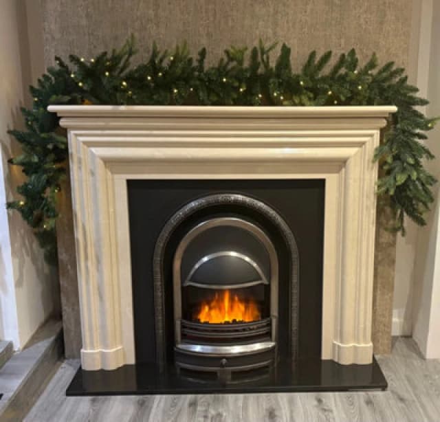 Outdoor Living (NW) Ltd 270Cm Premium Mixed Branch Pre-Lit Green Christmas Garland - With Timer