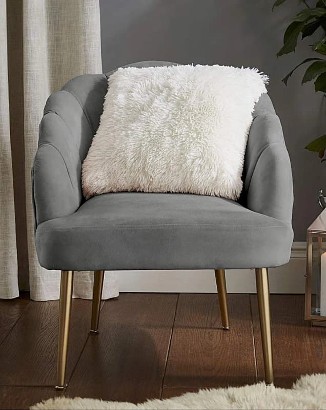 Catherine Lansfield Catherine Lansfield 'Cuddly' Faux Fur Cushion in Cream Size: 45cm x 45cm Cream 45cm x 45cm Unisex 5057681948423