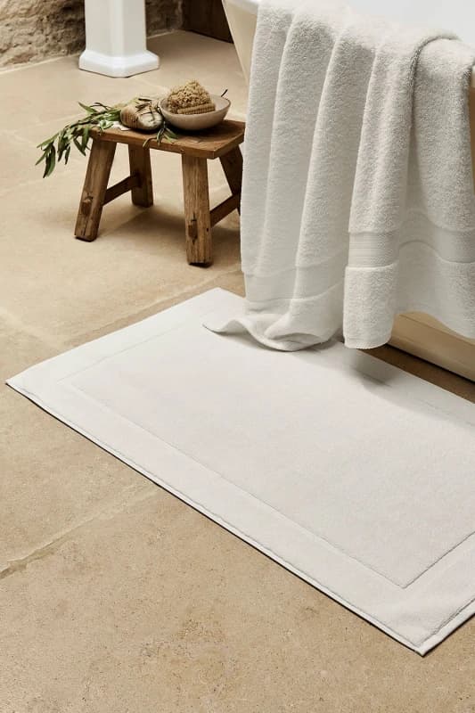 Christy CHRISTY 'Renaissance' Luxury 100% Cotton 1000GSM Towelling Bath Mats in Light Beige Light Beige One Size Unisex 5057241209995