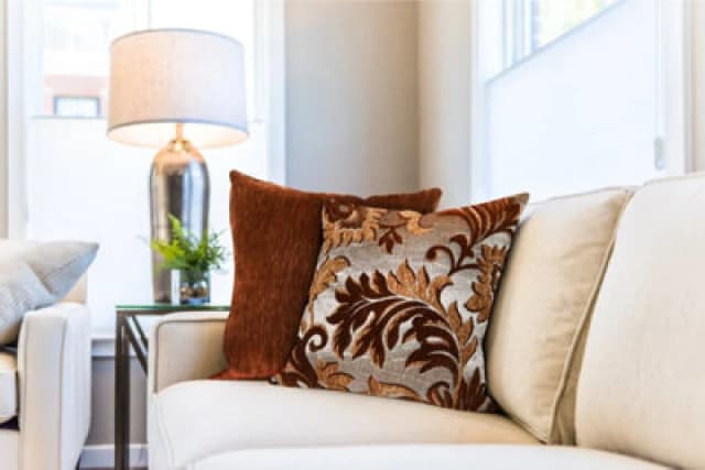 Swirls Cushion Cover In Chocolate