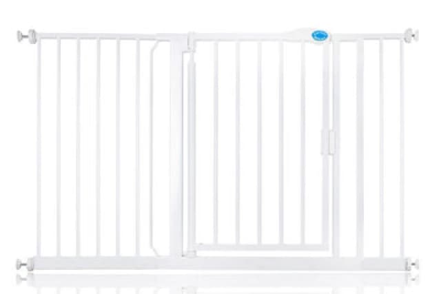 Bettacare Auto Close Pet Gate, 132.6Cm - 139.6Cm, White, Pressure Fit Stair Gate For Dog & Puppy
