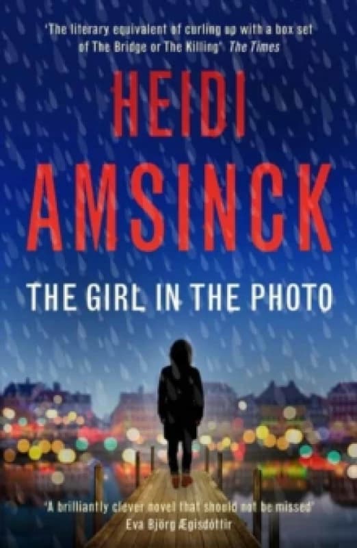The Girl in the Photo Paperback / softback