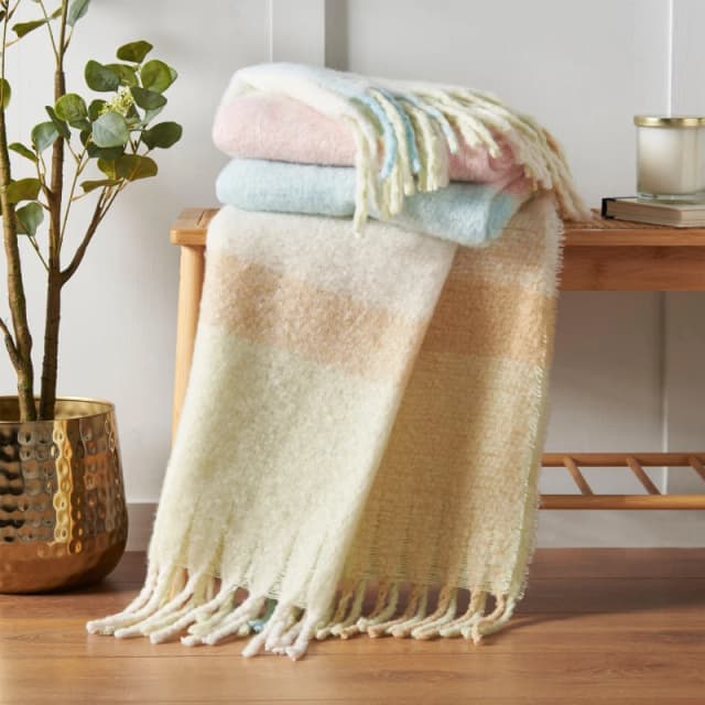 Catherine Lansfield Catherine Lansfield 'Faux Mohair Check' Blanket Throw Size: 130cm x 170cm Multi 130cm x 170cm Unisex 5057681173313