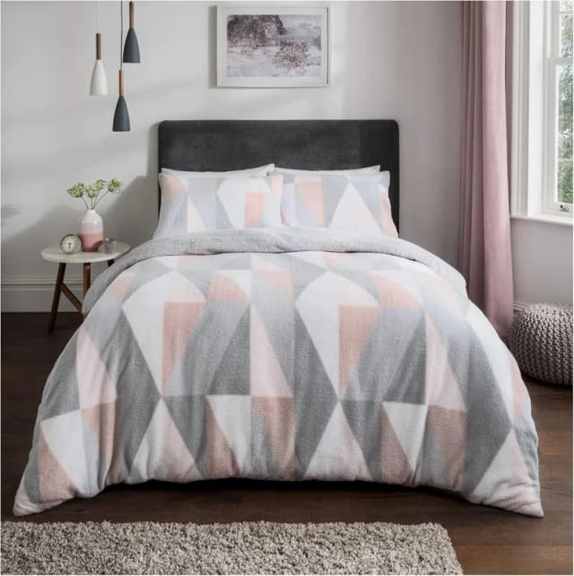 Smart Living Smart Living Luxurious GEO Triangle Fleece Duvet Cover with Pillowcases in Pink Size: King Pink King Unisex 5056242826767