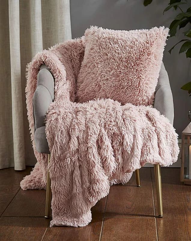 Catherine Lansfield Catherine Lansfield 'Cuddly' Faux Fur Cushion in Bright Pink Size: 45cm x 45cm Bright Pink 45cm x 45cm Unisex 5057681948393