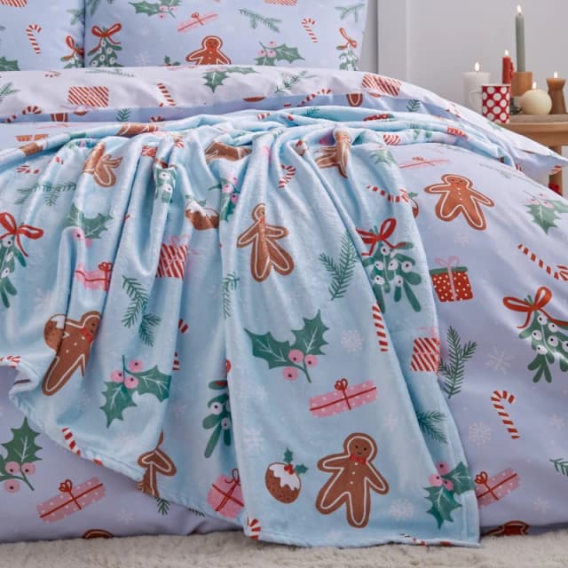 Catherine Lansfield Catherine Lansfield Xmas Gingerbread Fleece Throw - Blue