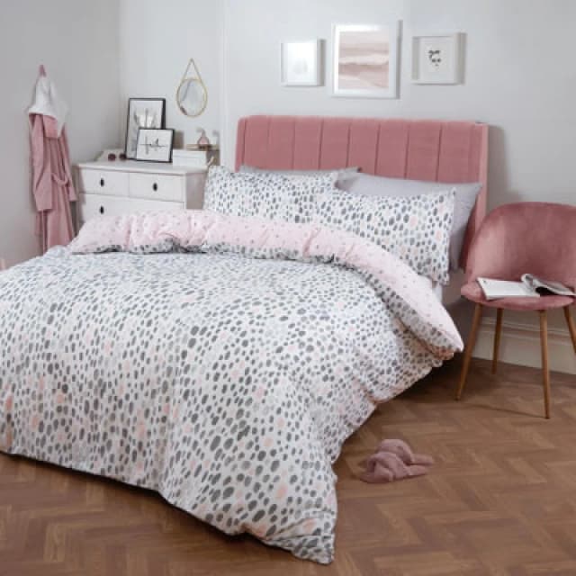 OHS OHS Dalmatian Print Duvet Cover with Pillowcase Set in Light Pink Size: Single Light Pink Single Unisex 5027434136179