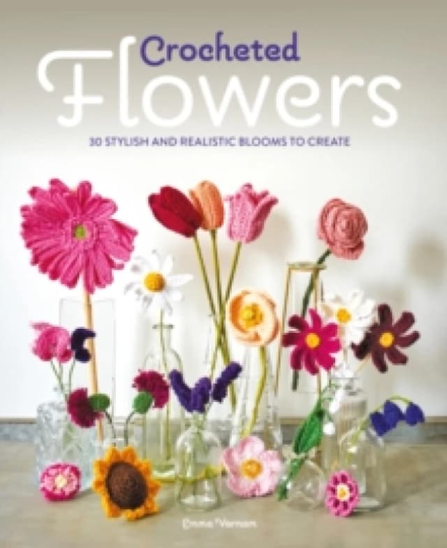 Crocheted Flowers : 30 stylish and realistic blooms to create Paperback / softback