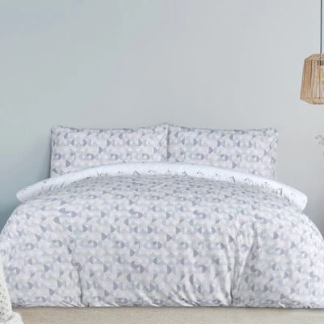 Smart Living Smart Living Printed Reversible Circle Geo Duvet Cover With Pillowcases in Blue Size: King Blue King Unisex 5056557526550