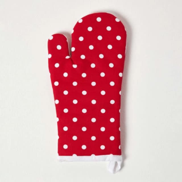 Homescapes Red Polk Dot Cotton Oven Glove Red unisex