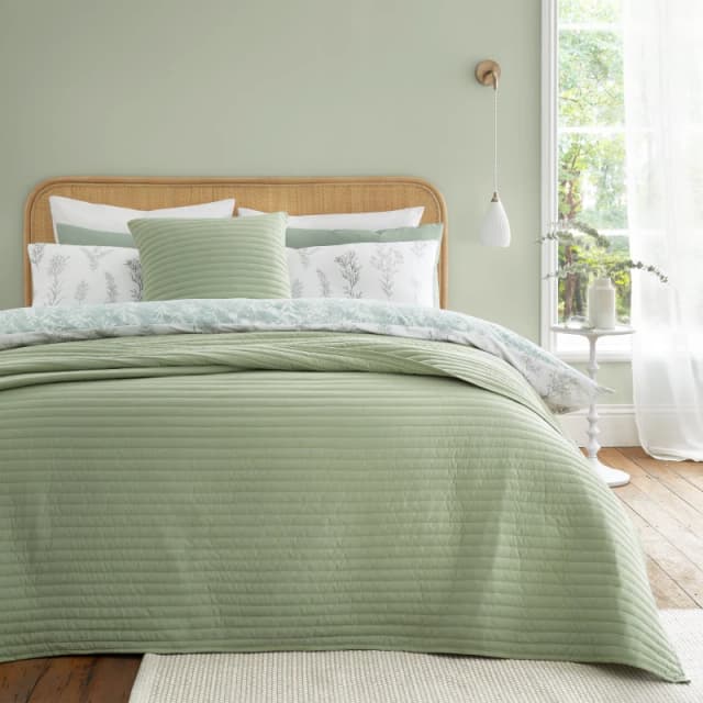Bianca Quilted Lines Bedspread green
