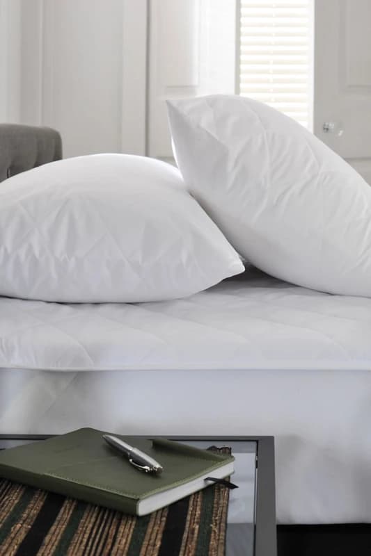 The Lyndon Company The Lyndon Company Quick Dry Quilted Mattress Protector in White Size: Super King White Super King Unisex 5054990031587