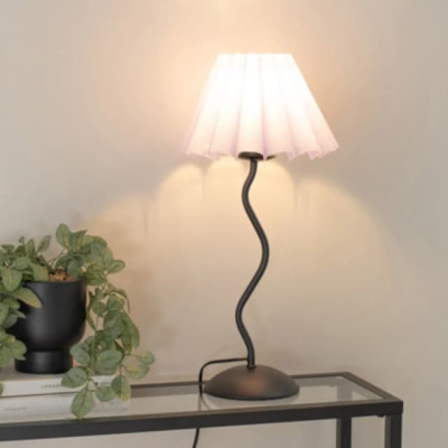ValueLights Wiggle Black Metal Single Stem Table Lamp with Scallop Tapered Lamp Shade Lilac