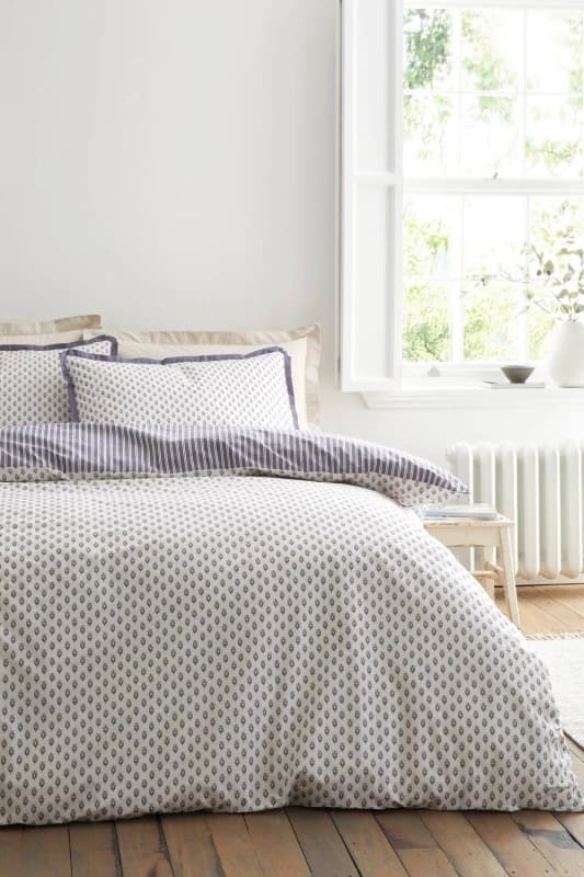 Bianca 'Amelie' 200 Thread Count Cotton Reversible Duvet Cover Set in Blue Size: King Blue Unisex King