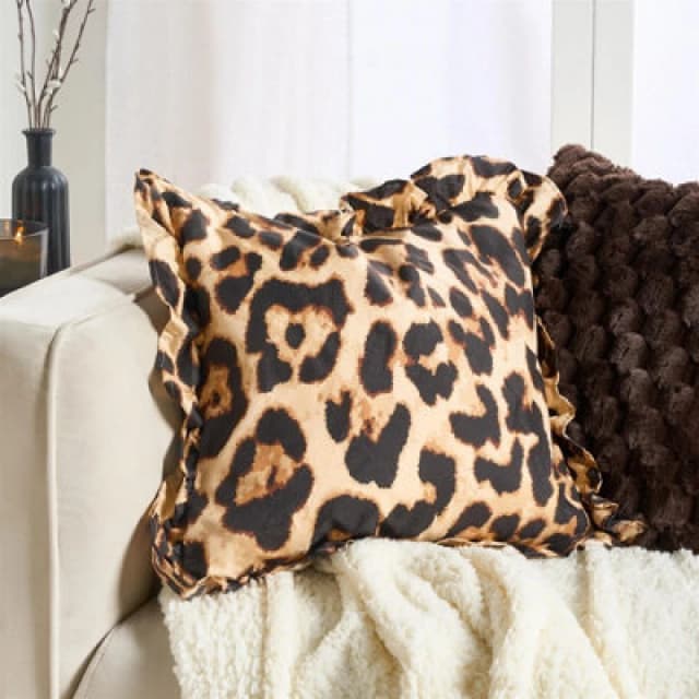 OHS OHS 2 x Leopard Frill Edges Square Cushion Covers in Brown Size: 45cm x 45cm Brown 45cm x 45cm Unisex 5027434226085