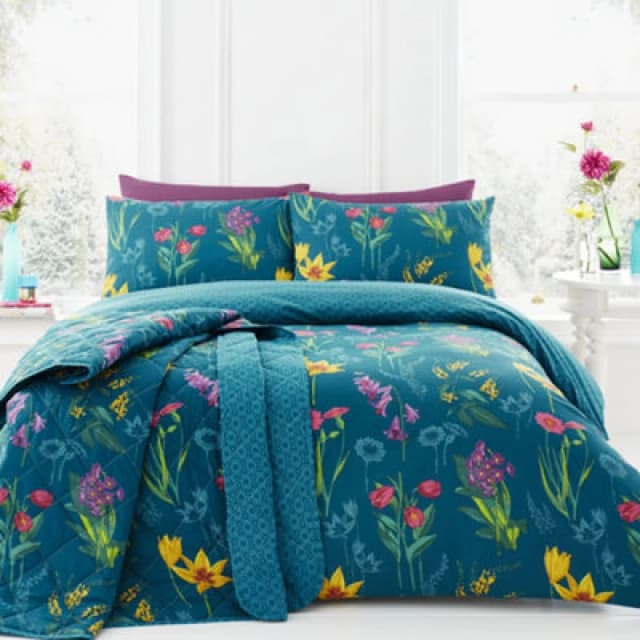 Dreams and Drapes Ingrid Duvet Cover Pillowcase Set Green