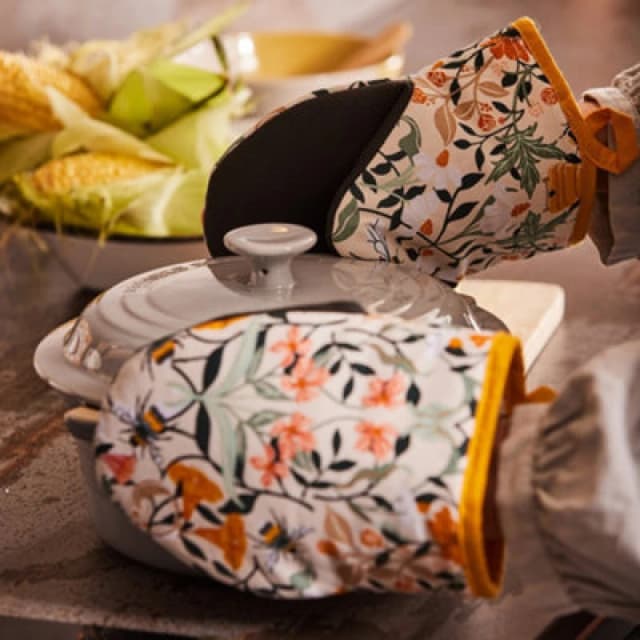 Ulster Weavers 'Bee Bloom' Animal Print Pair of Micro Mitts Multi